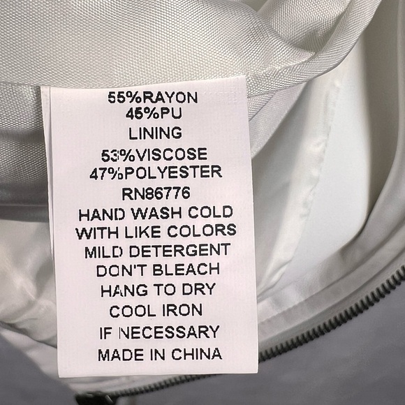 NWOT Project New York White with Bluish Gray design Hooded Vest size XS - Picture 4 of 6